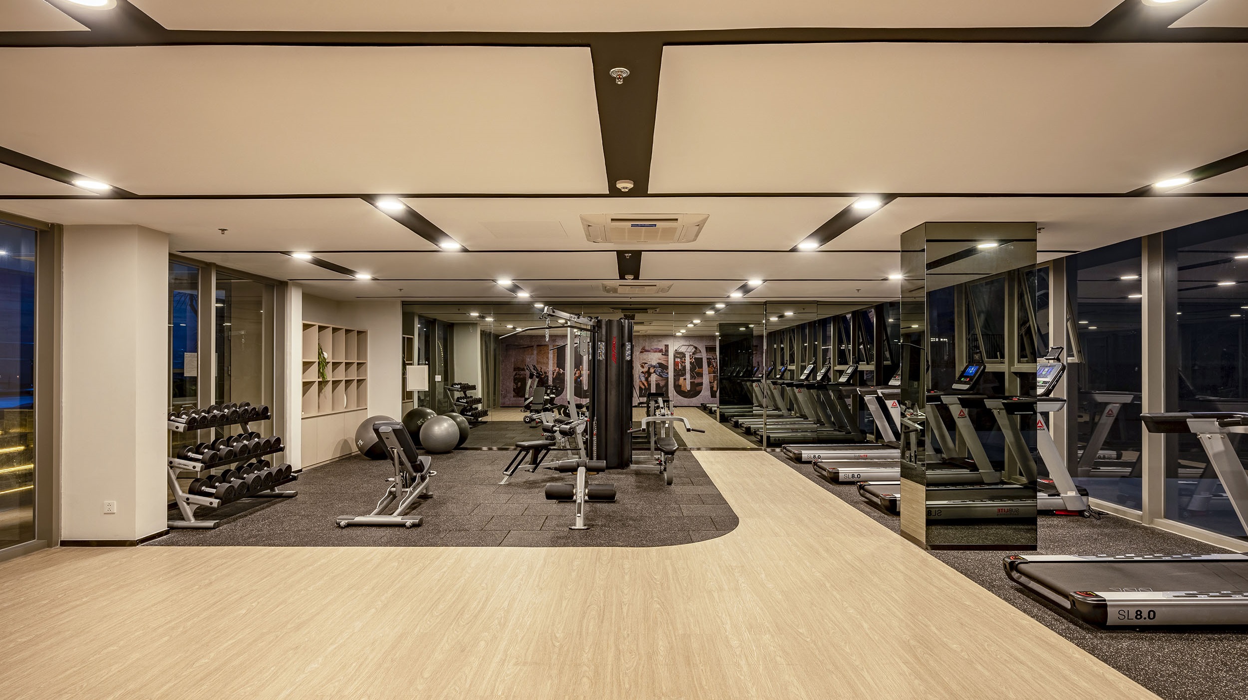 Phòng Gym hiện đại view kính toàn cảnh