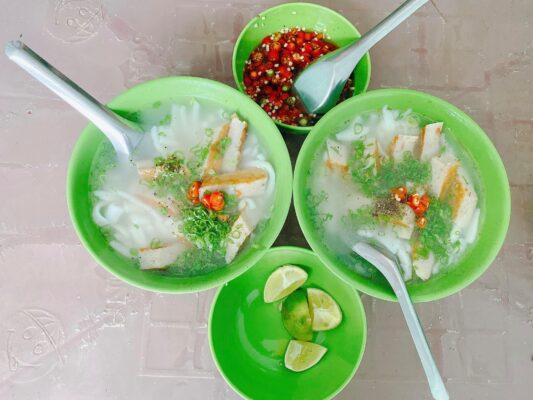 Bánh canh chả cá Bà Tư là một trong những quán ăn sáng ở Vũng Tàu được người dân ưa chuộng