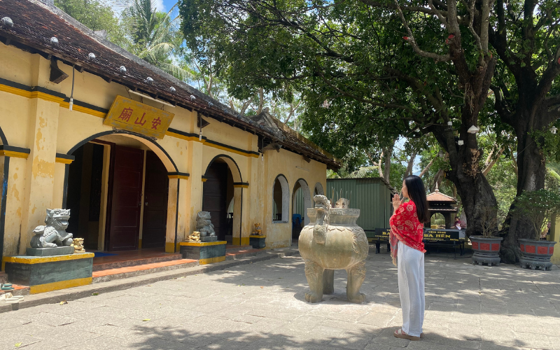 Tương truyền rằng đây là nơi cầu duyên nổi tiếng